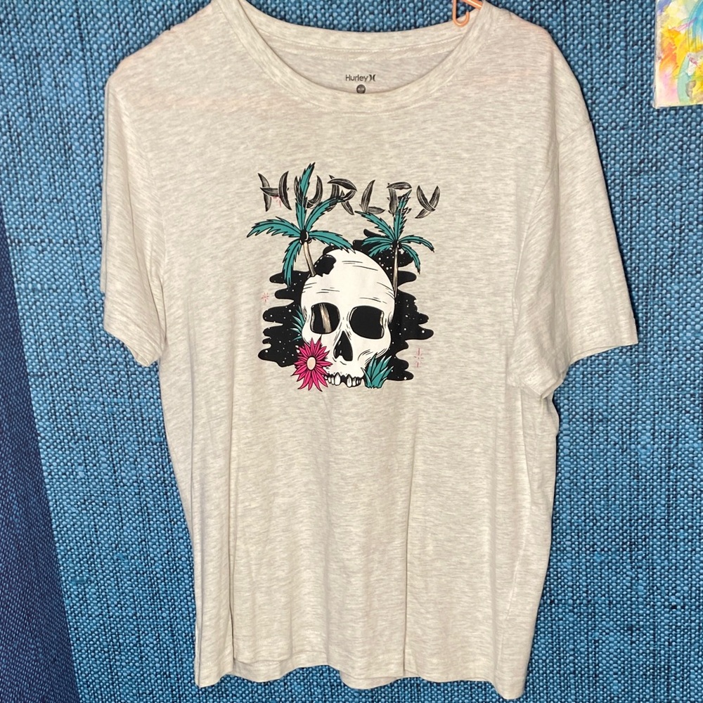 Hurley Light Gray Tee with Skull and Palm Graphic